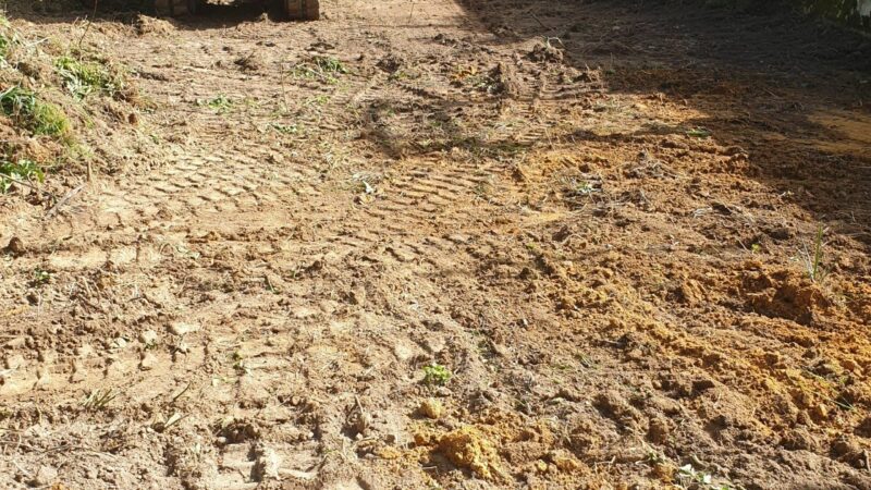 Pelle hydraulique sur chantier de terrassement Yvelines